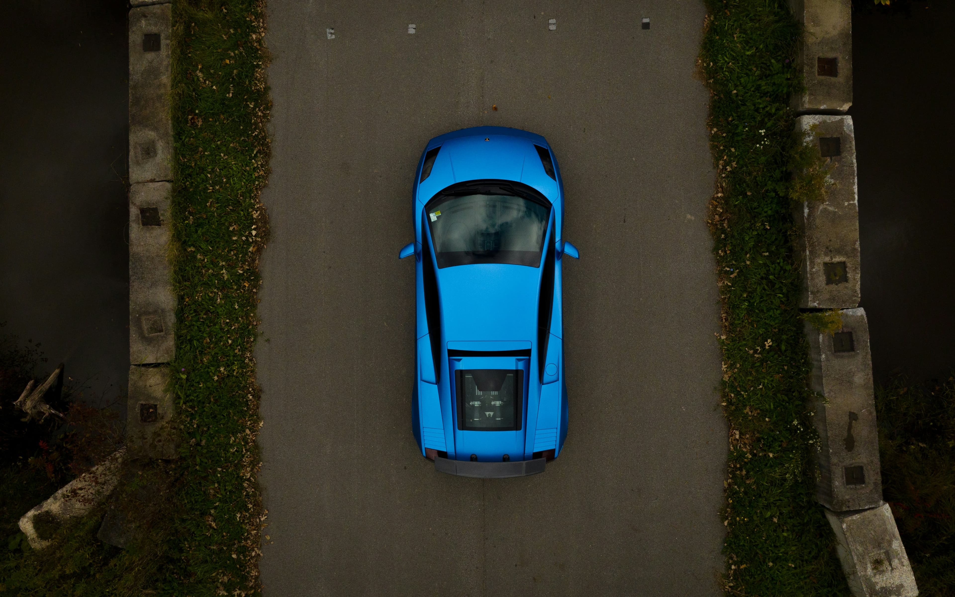 Blau folierter VW Golf GTI